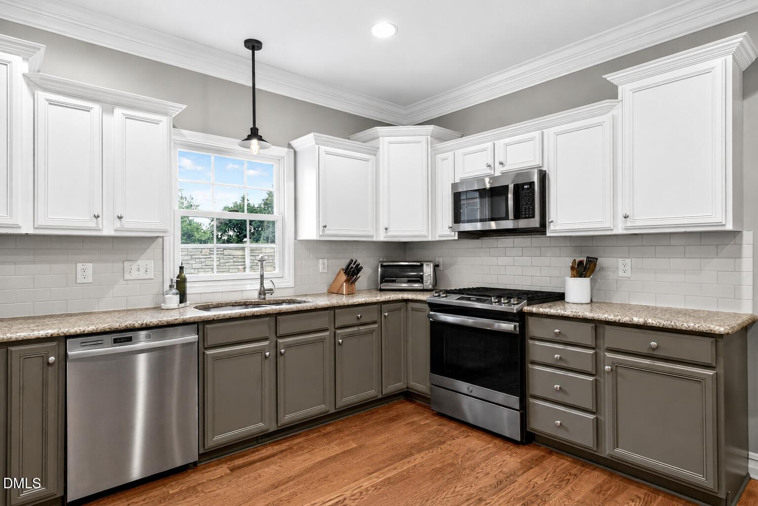 407 Bickett Boulevard Raleigh, NC 27608 - Photo 10 of 32
