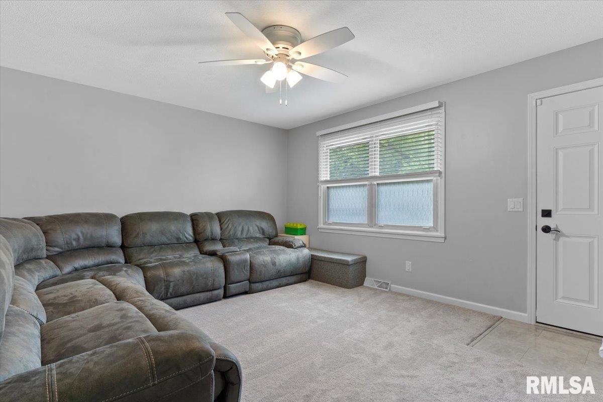 2465 East Griffiths Avenue Springfield, IL 62702 - Photo 5 of 30