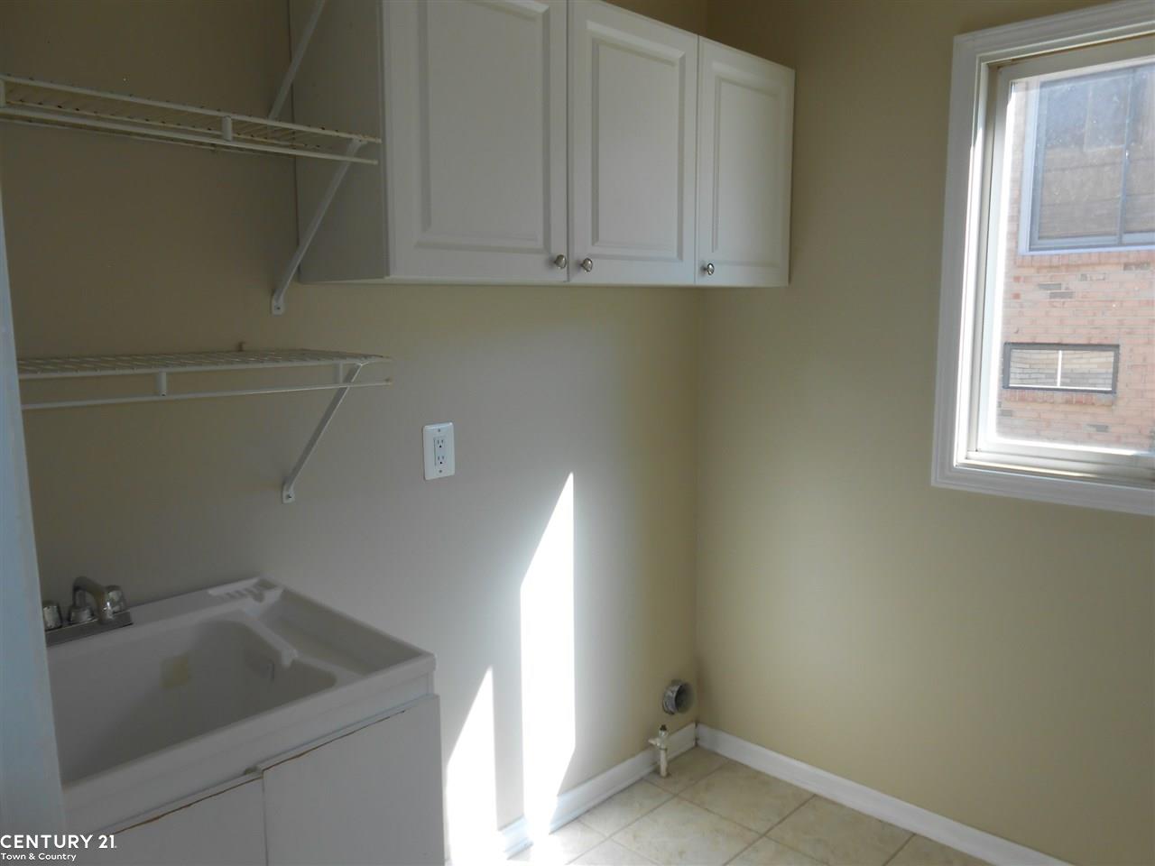 1009 River Mist Drive Rochester, MI 48307 - Photo 34 of 45 31243816-33.JPG