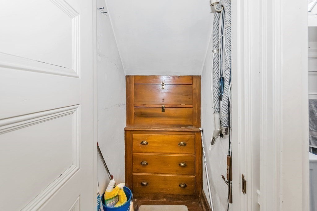 88 Crest Road Wellesley, MA 02482 - Photo 19 of 22