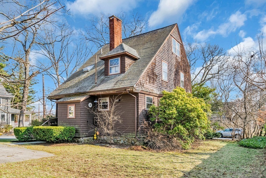 88 Crest Road Wellesley, MA 02482 - Photo 3 of 22