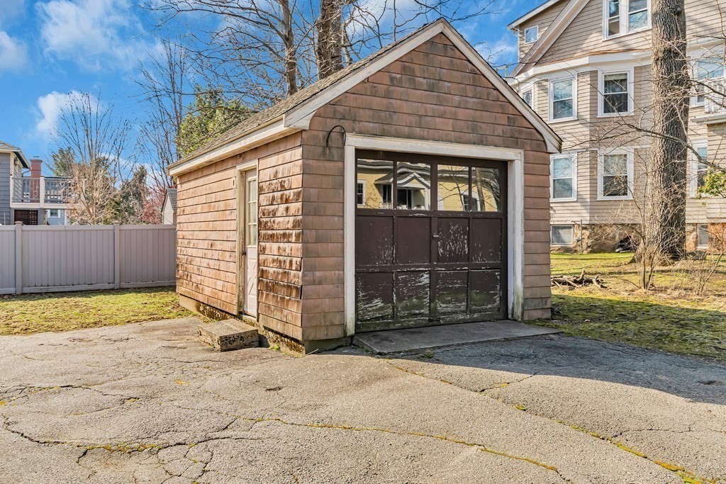 88 Crest Road Wellesley, MA 02482 - Photo 4 of 22