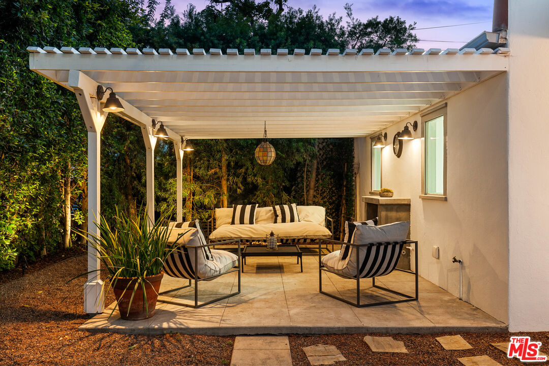 5850 Foothill Drive Los Angeles, CA 90068 - Photo 26 of 33 a view of outdoor space yard and patio