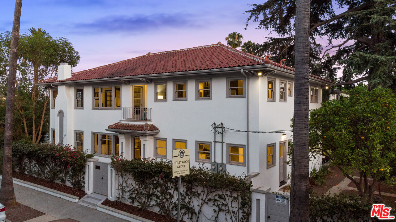 5850 Foothill Drive Los Angeles, CA 90068 - Photo 31 of 33 a front view of a house with a yard