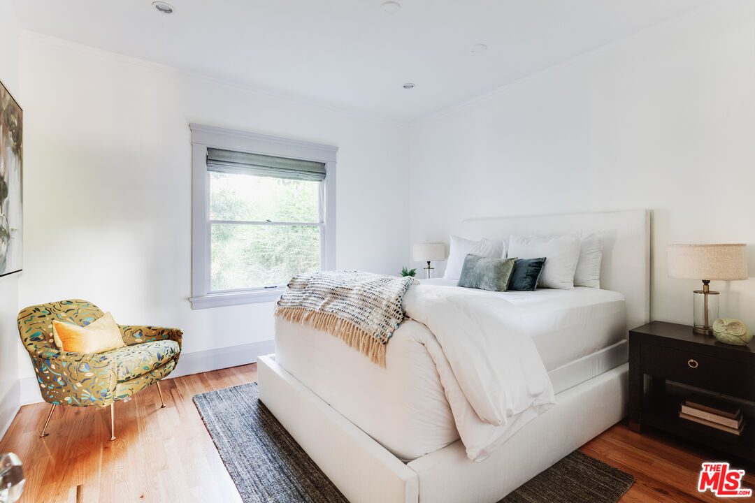 5850 Foothill Drive Los Angeles, CA 90068 - Photo 8 of 33 a bedroom with a bed and window