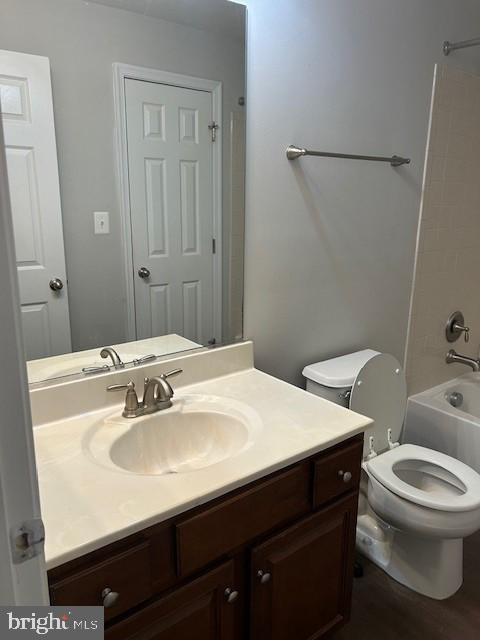 16272 Eagle Flight Circle Woodbridge, VA 22191 - Photo 14 of 19 a bathroom with a sink toilet and vanity