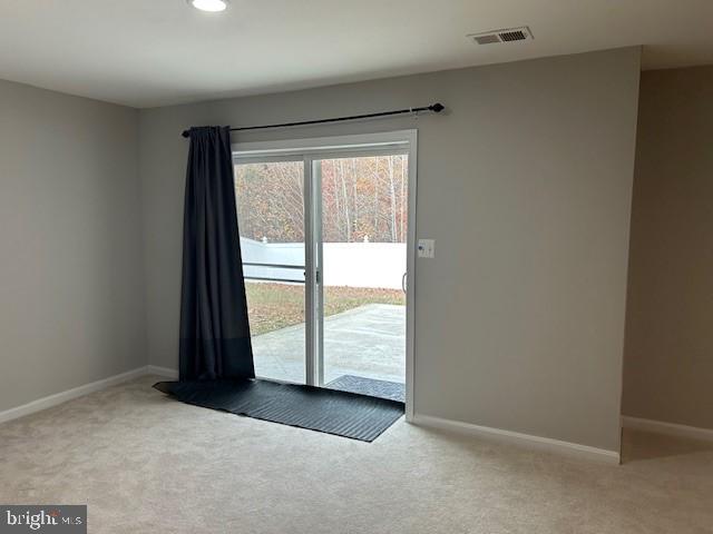16272 Eagle Flight Circle Woodbridge, VA 22191 - Photo 19 of 19 an empty room with windows