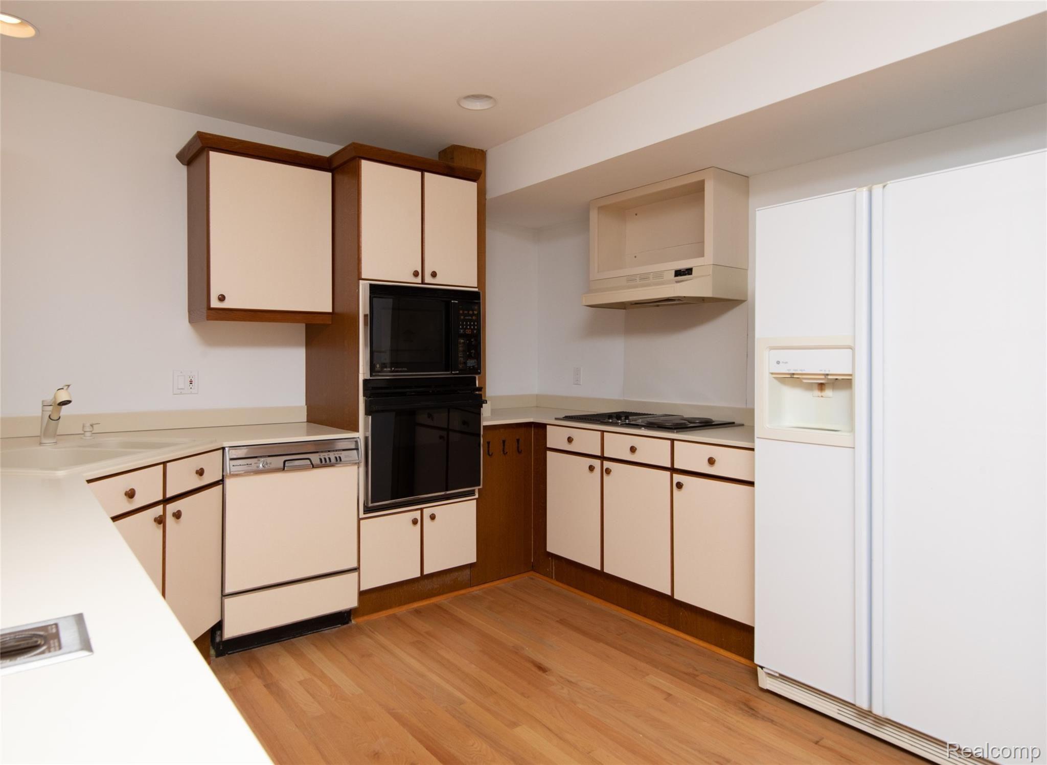 1515 Addaleen Road Highland, MI 48357 - Photo 40 of 48 Full Kitchen in Lower Level