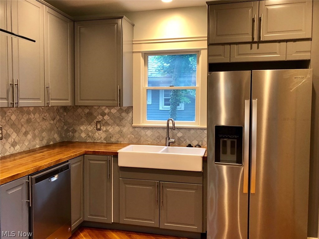 2612 Princeton Road Cleveland, OH 44118 - Photo 6 of 29 Gallery Image 6