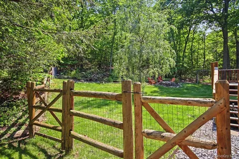 $1,200,000 | 33 Cimarron Road, Putnam Valley, NY 10579