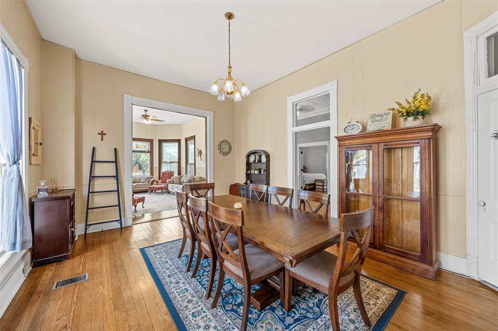 722 South Harrison Street West, TX 76691 - Photo 12 of 34