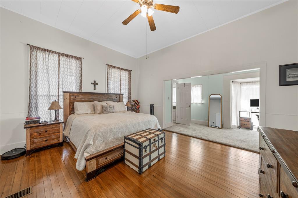 722 South Harrison Street West, TX 76691 - Photo 15 of 34