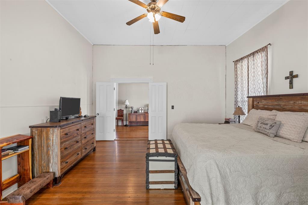 722 South Harrison Street West, TX 76691 - Photo 16 of 34