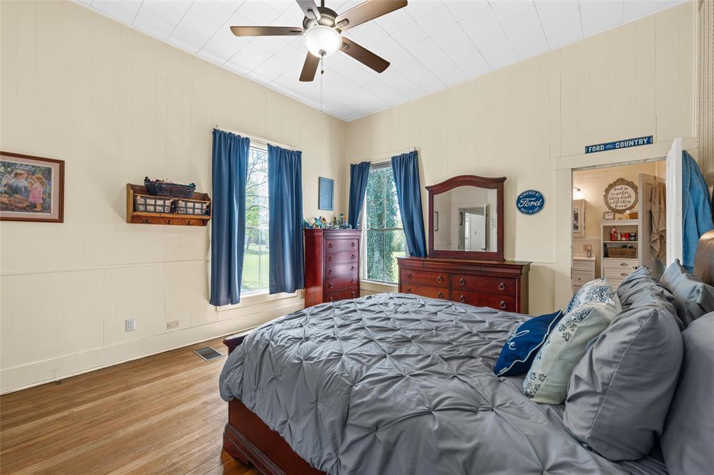 722 South Harrison Street West, TX 76691 - Photo 19 of 34