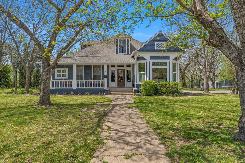 722 South Harrison Street West, TX 76691 - Photo 2 of 34