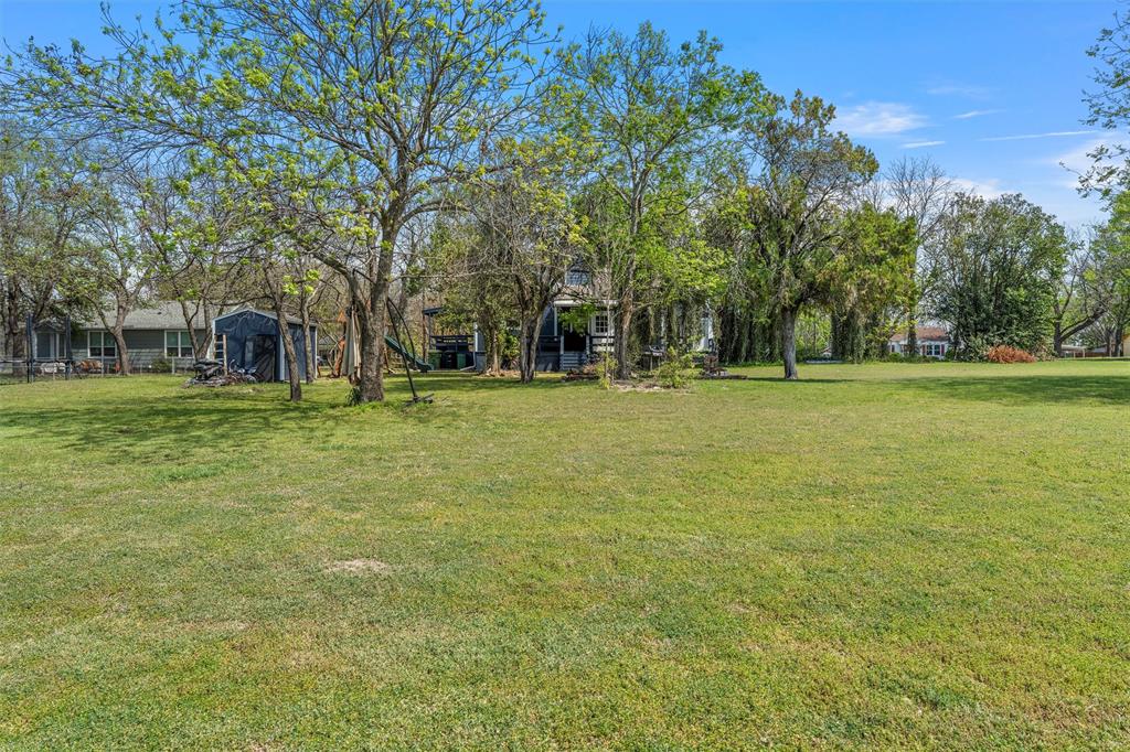 722 South Harrison Street West, TX 76691 - Photo 30 of 34