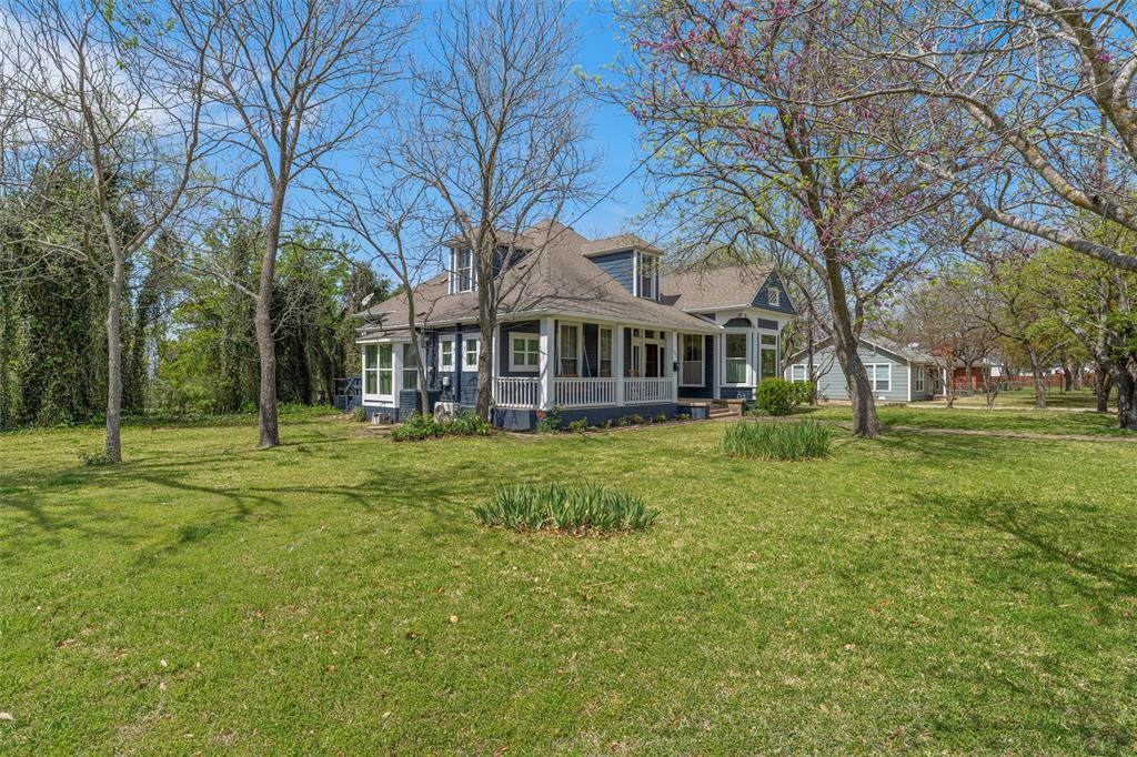 722 South Harrison Street West, TX 76691 - Photo 6 of 34