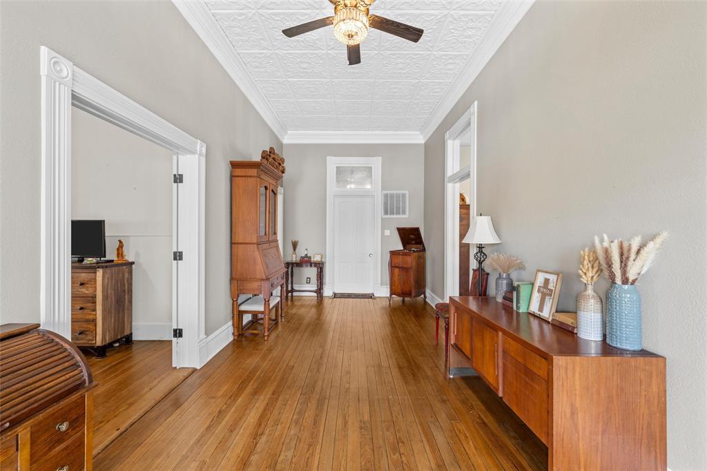 722 South Harrison Street West, TX 76691 - Photo 8 of 34