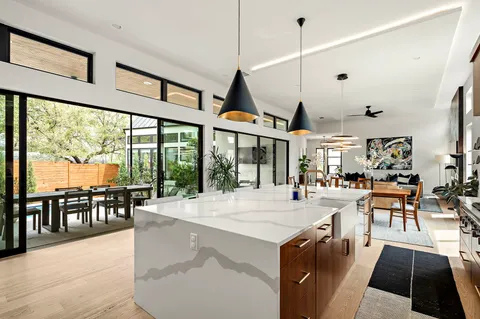 $2,395,000 | 2116 Kenwood Avenue, Austin, TX 78704