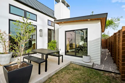 $2,395,000 | 2116 Kenwood Avenue, Austin, TX 78704