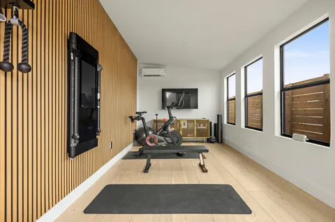 $2,395,000 | 2116 Kenwood Avenue, Austin, TX 78704