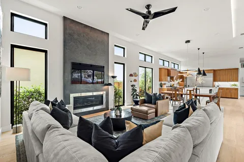 $2,395,000 | 2116 Kenwood Avenue, Austin, TX 78704