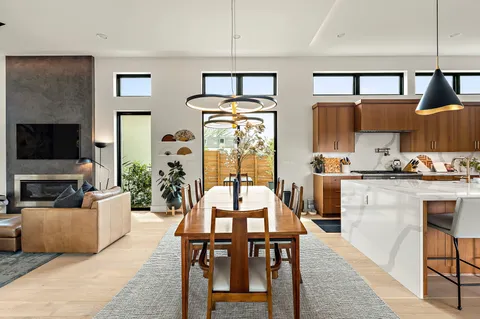 $2,395,000 | 2116 Kenwood Avenue, Austin, TX 78704