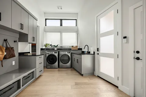 $2,395,000 | 2116 Kenwood Avenue, Austin, TX 78704