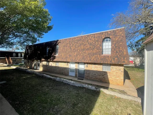 a view of a back yard of the house
