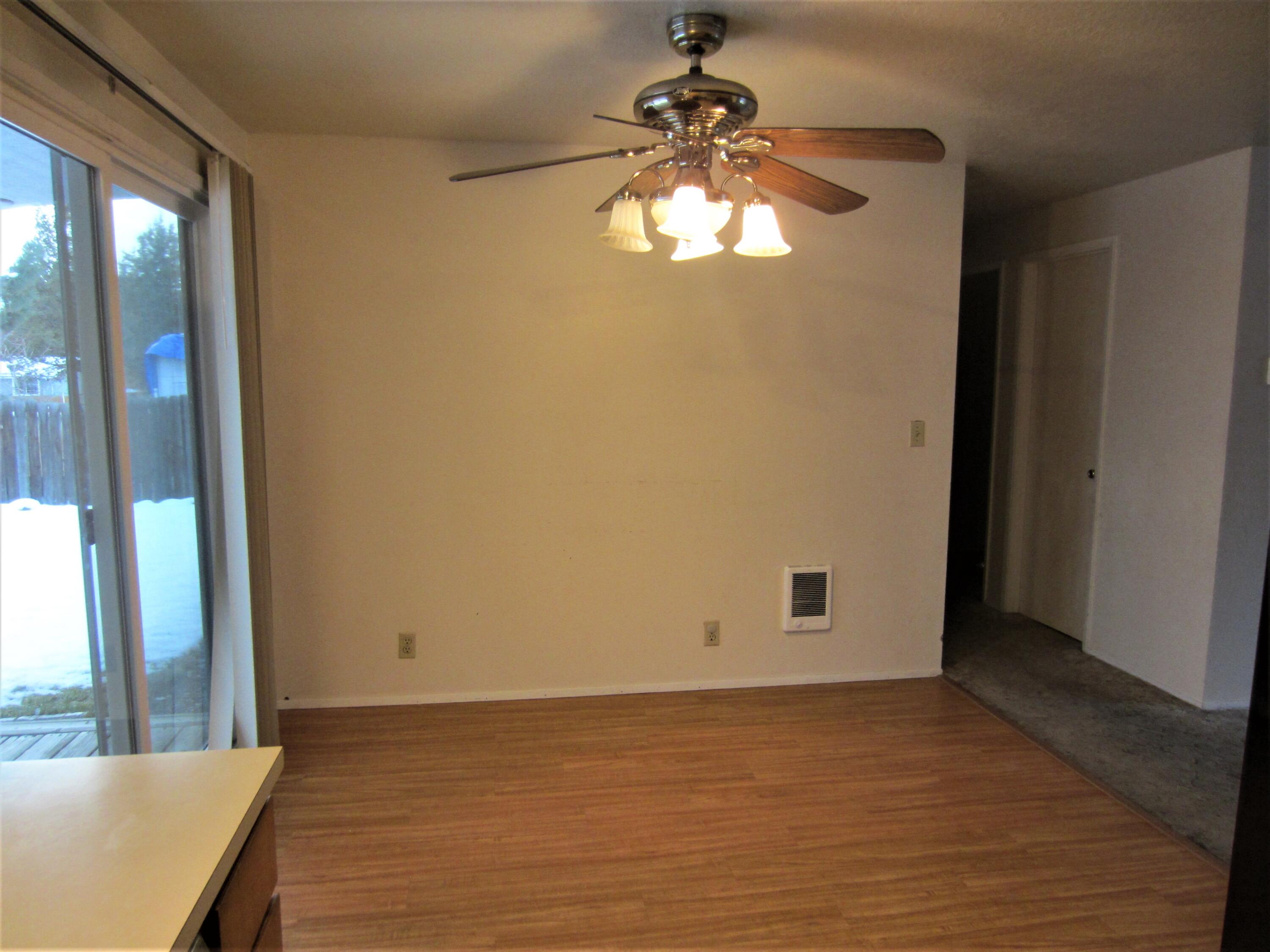 1827 Northeast Wells Acres Road Bend, OR 97701 - Photo 8 of 32 Dining