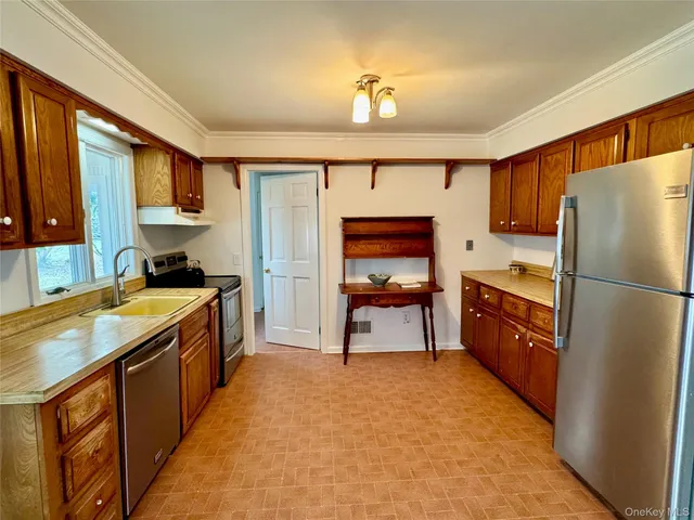 $1,175,000 | 350 Soundview Road, Orient, NY 11957