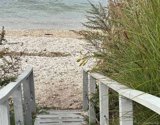a view of yard with tree in front of it