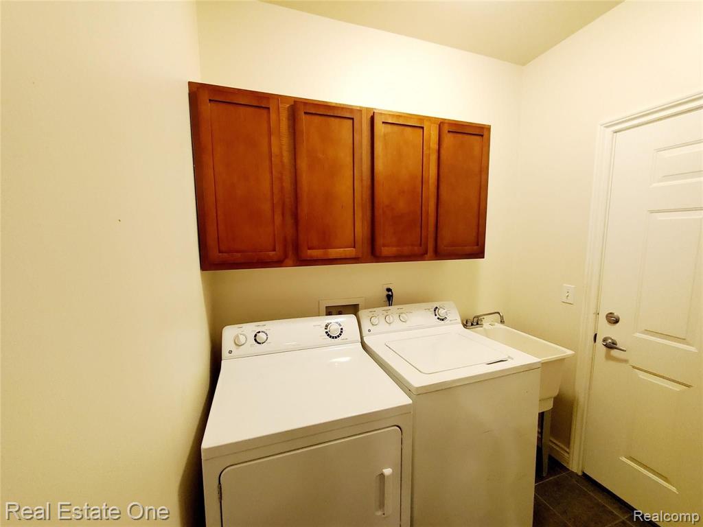 45576 South Stonewood Road Canton, MI 48187 - Photo 11 of 30