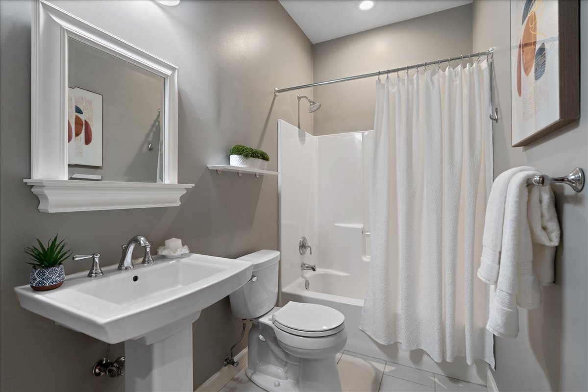 2955 North Racine Avenue, Unit 2B Chicago, IL 60657 - Photo 21 of 22 Gallery Image 21
