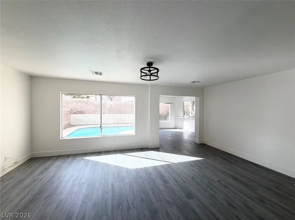 $2,800 | 261 Delfino Way, Henderson, NV 89074