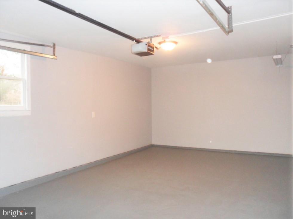 819 Maytown Road Elizabethtown, PA 17022 - Photo 23 of 32 Attached 1 car garage