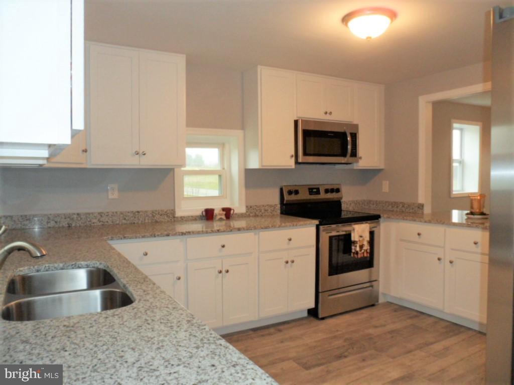 819 Maytown Road Elizabethtown, PA 17022 - Photo 7 of 32 New cabinets