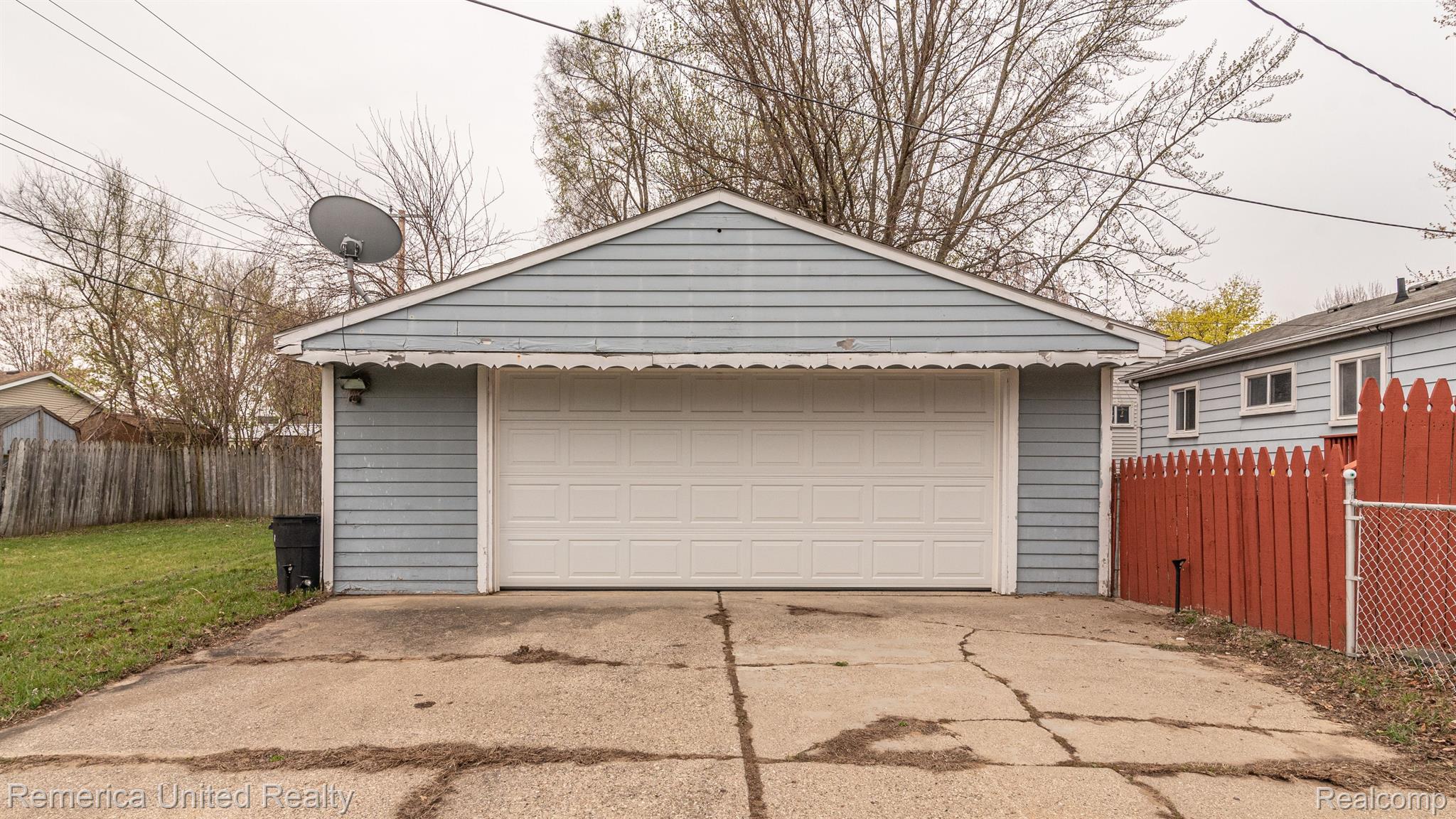 1298 Fall River Road Ypsilanti, MI 48198 - Photo 24 of 30 Garage with opener