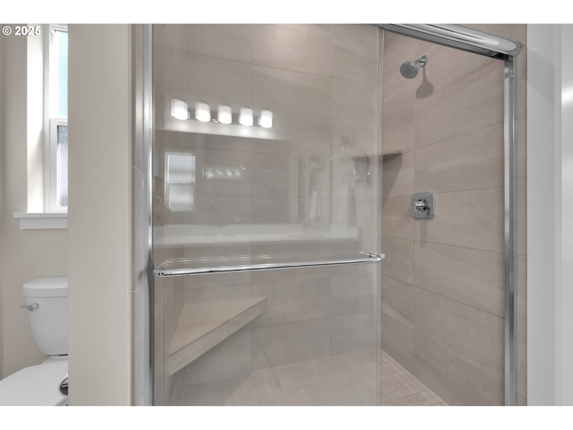 1004 South 46th Street Springfield, OR 97478 - Photo 21 of 34 a bathroom with a shower