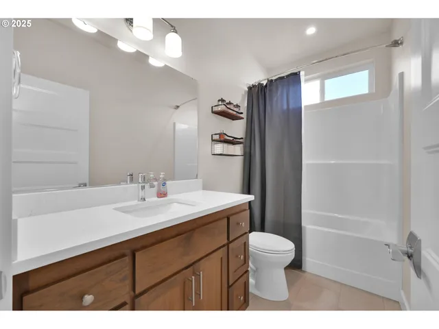 $575,000 | 1004 South 46th Street, Springfield, OR 97478