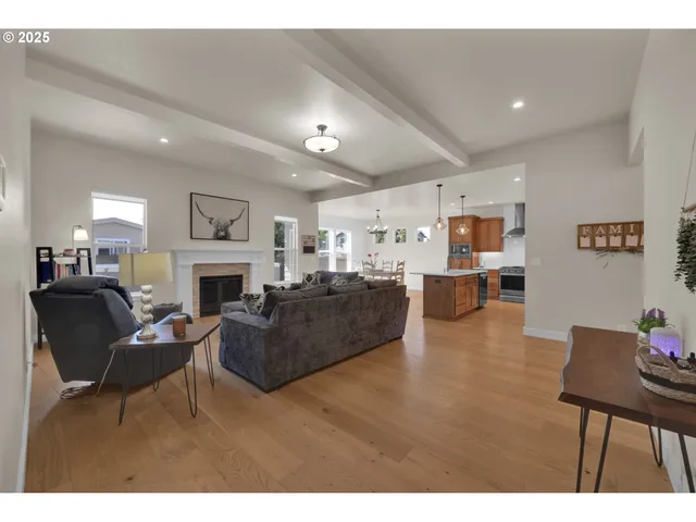 $575,000 | 1004 South 46th Street, Springfield, OR 97478