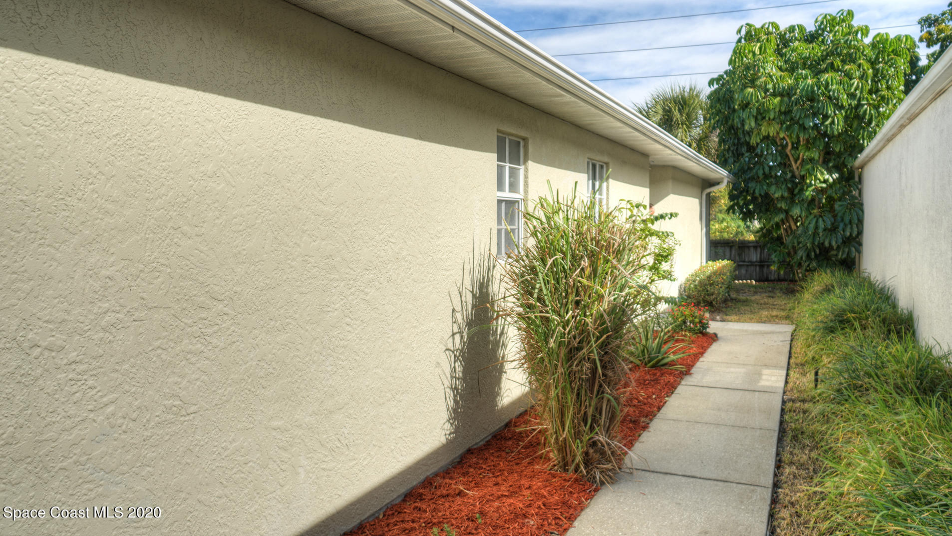 322 Myrtlewood Road Melbourne, FL 32940 - Photo 3 of 40 322 Myrtlewood Rd--4