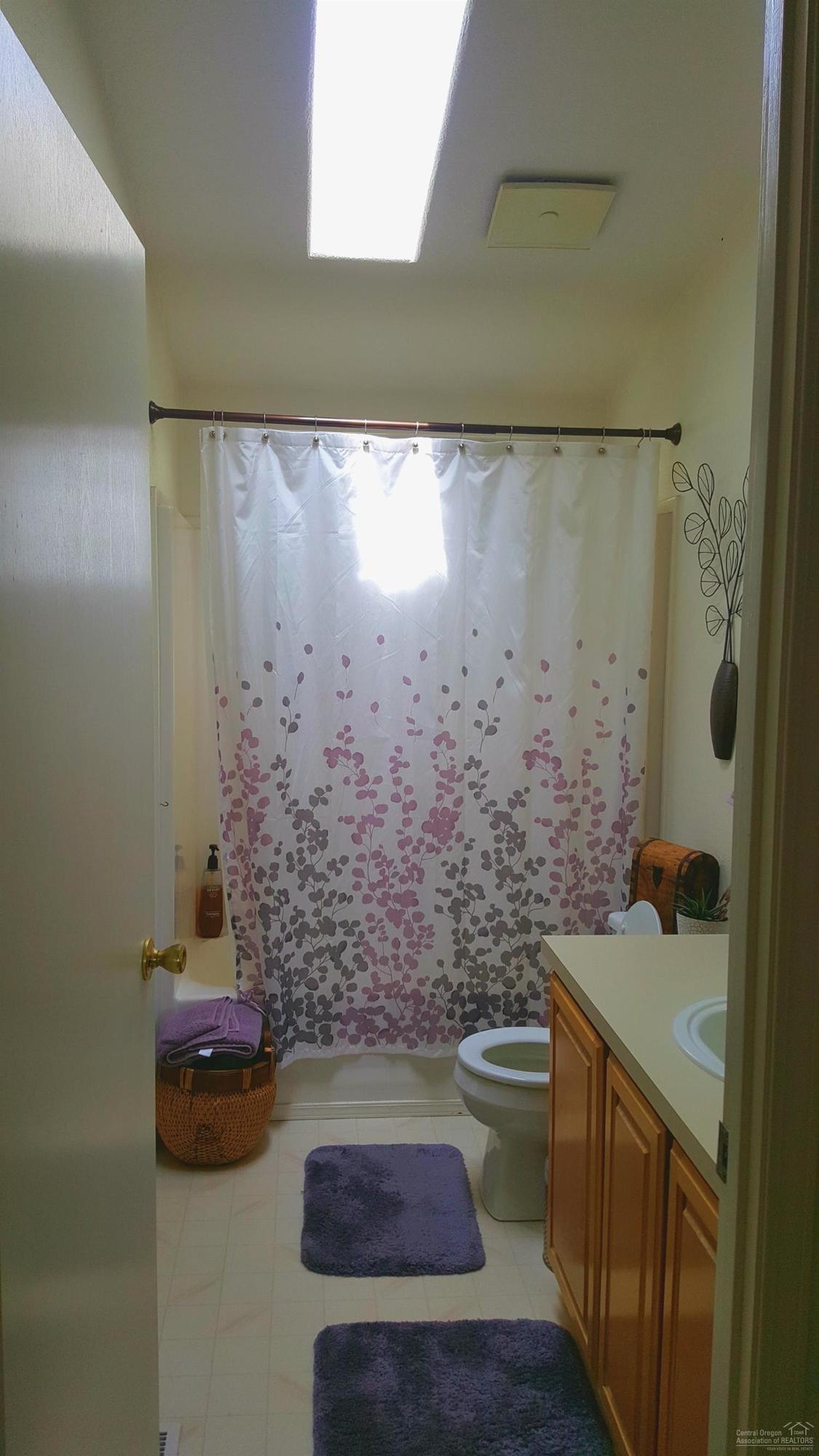 6208 Southwest Rim Road Terrebonne, OR 97760 - Photo 17 of 20 guest bathroom