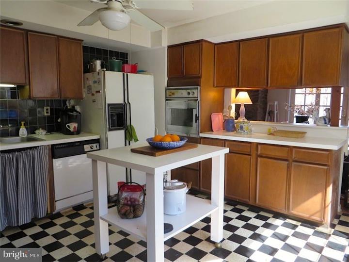 218 Iron Bridge Road Pottstown, PA 19465 - Photo 10 of 23 Kitchen
