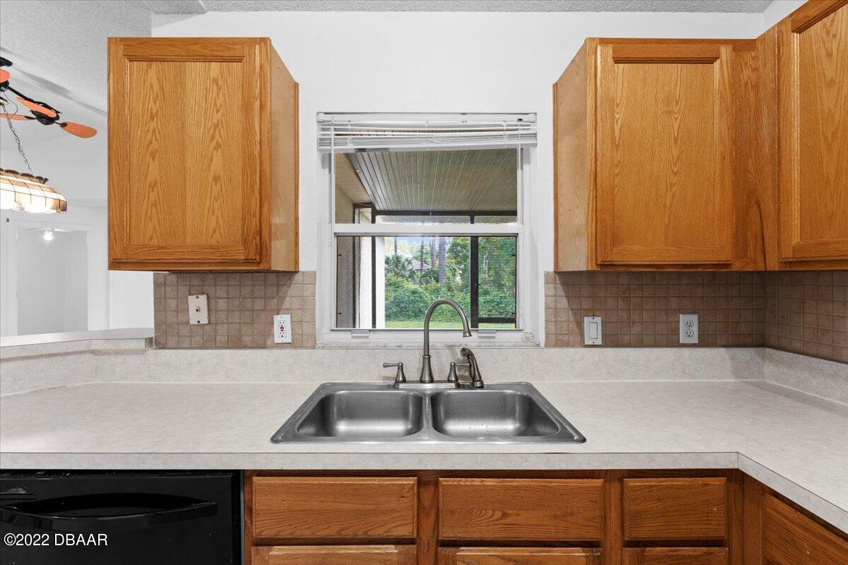 18 Rippling Place Palm Coast, FL 32164 - Photo 10 of 30 Kitchen
