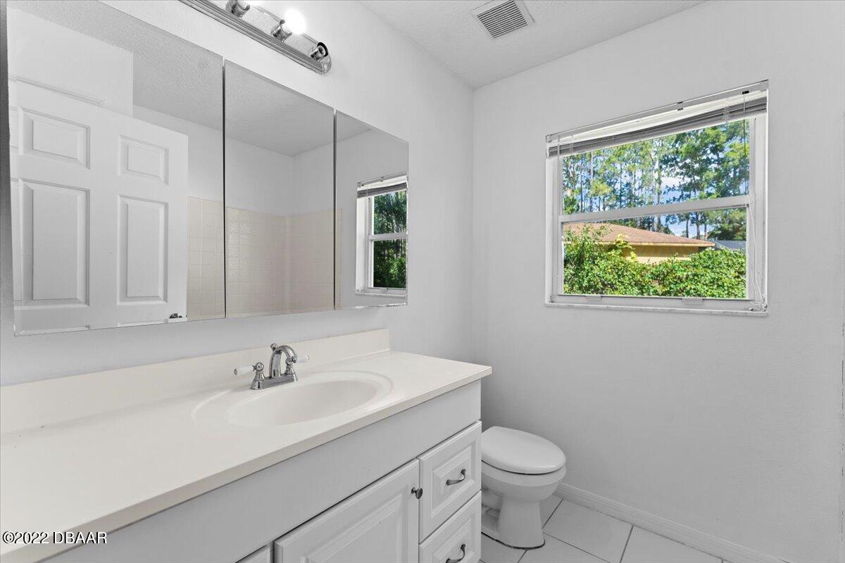 18 Rippling Place Palm Coast, FL 32164 - Photo 16 of 30 Guest bath
