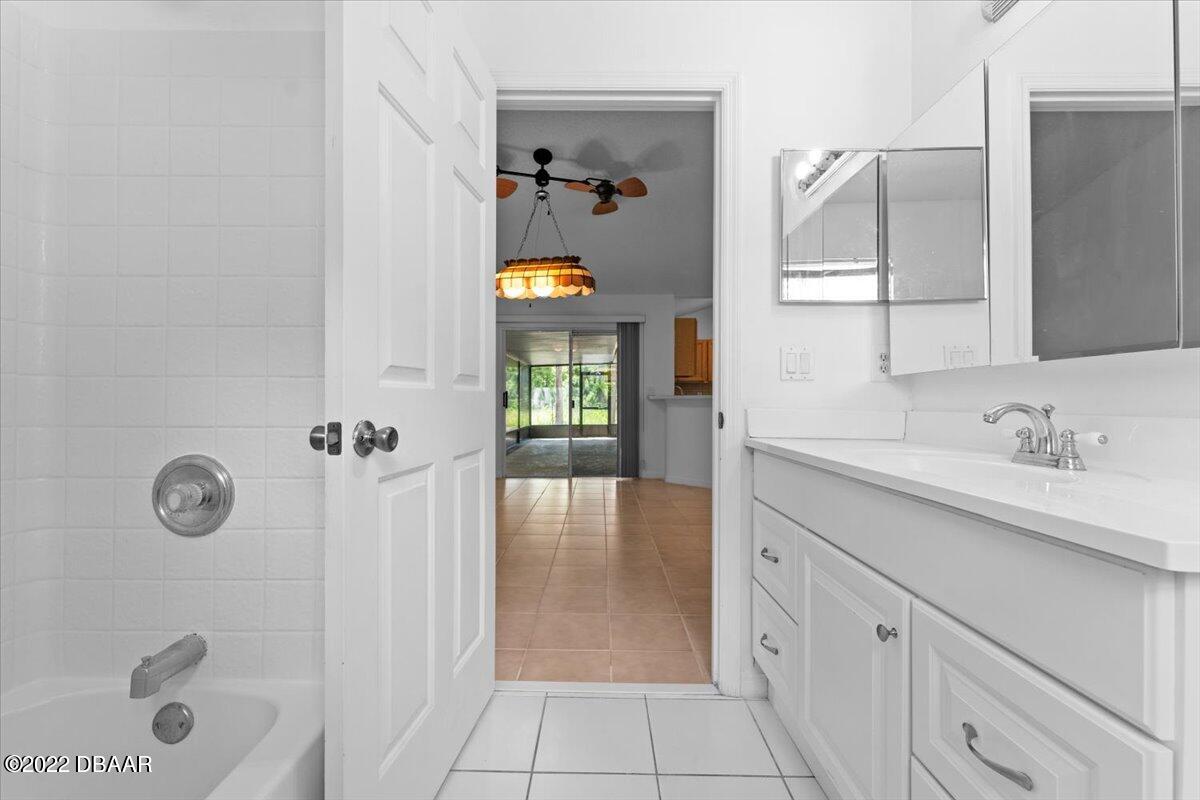 18 Rippling Place Palm Coast, FL 32164 - Photo 17 of 30 Guest bath
