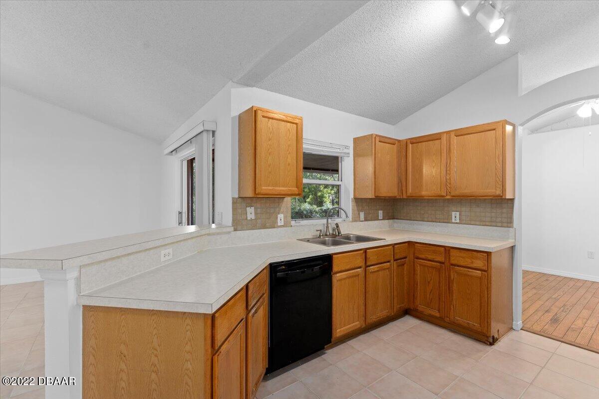 18 Rippling Place Palm Coast, FL 32164 - Photo 8 of 30 Kitchen