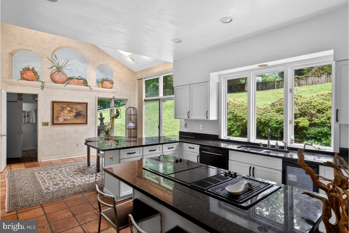 10320 Glen Road Potomac, MD 20854 - Photo 7 of 75