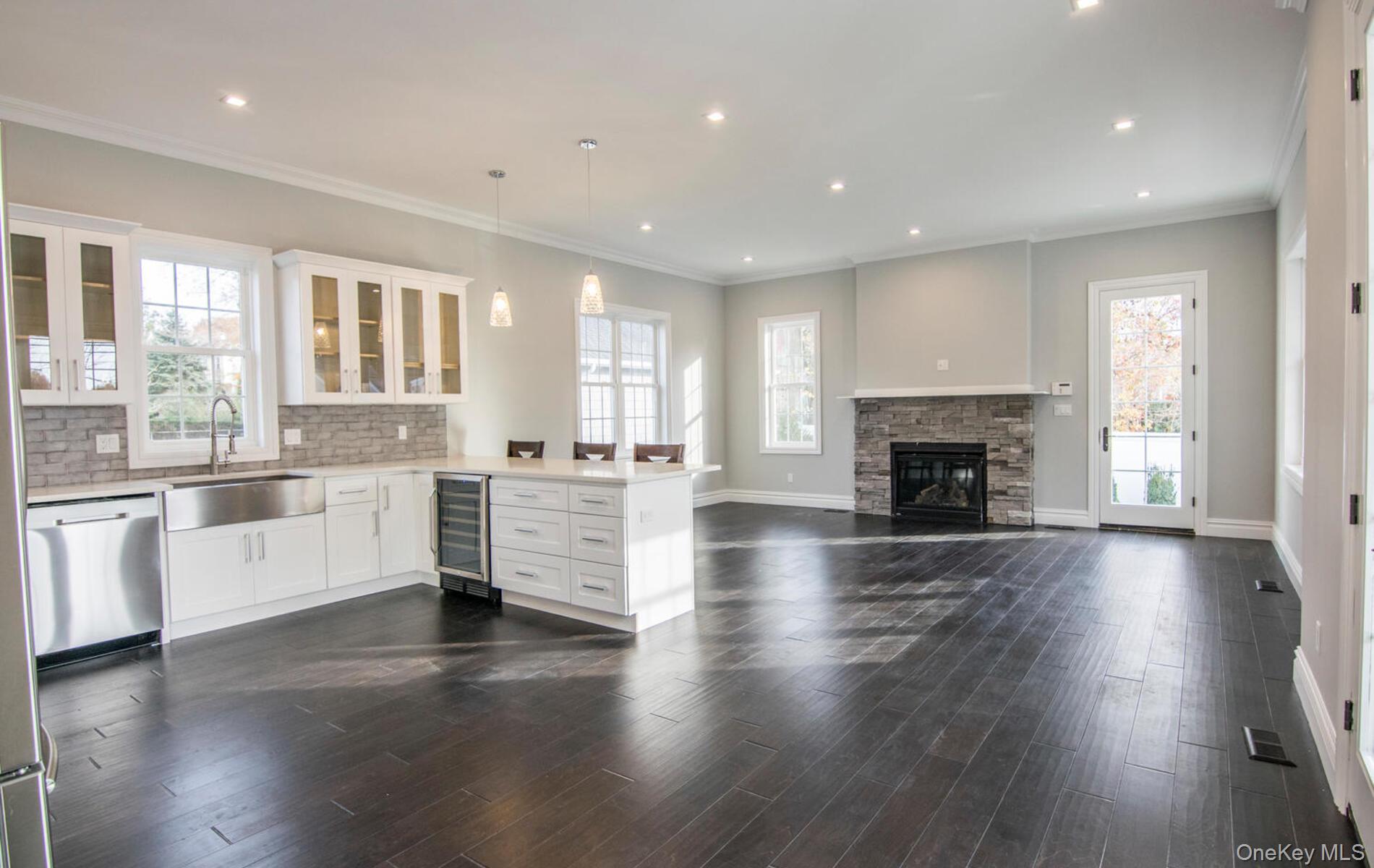 2 Seaman Road Glen Cove, NY 11542 - Photo 2 of 17 Stainless steel appliances, hardwood floors,